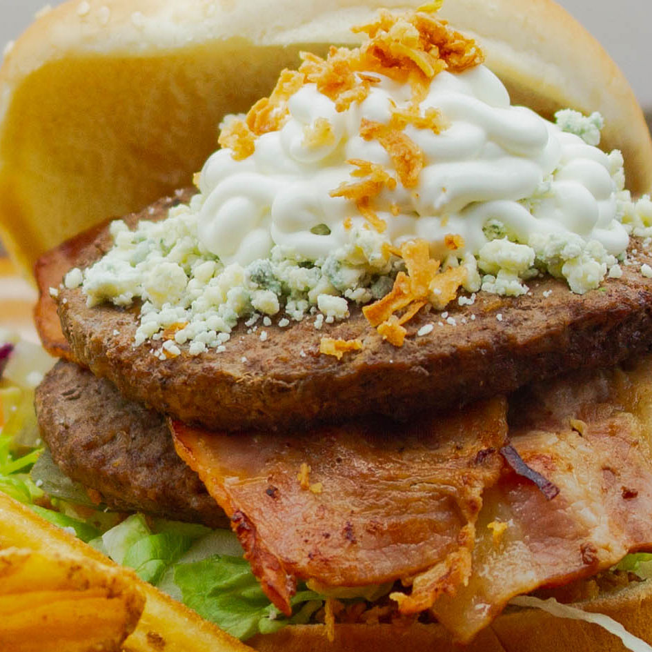 Hamburguesas espaciales para todos los paladares en Pizzería Me Gusta de Rota