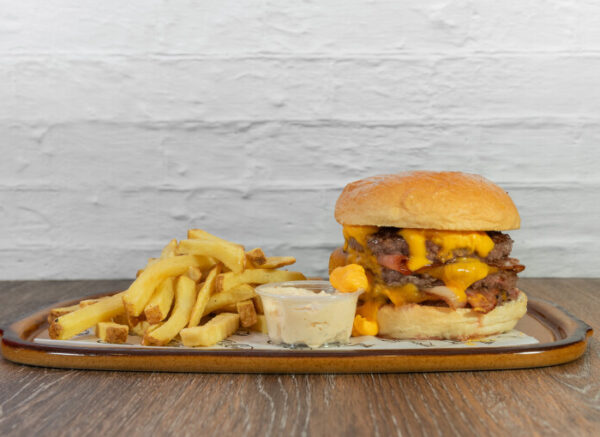 79277_pizzeria burger me gusta_Food_hamburguesa_triple_burguer TRIPLE BURGER