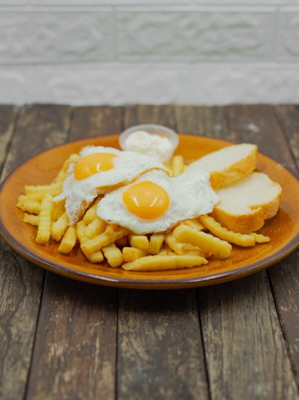 HUEVOS CON PATATAS
