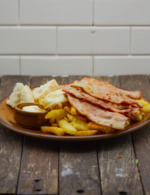 HUEVOS CON BACON Y PATATAS
