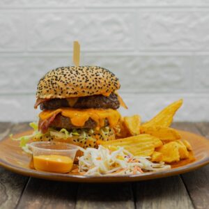 CHILE AND CHEESE BURGER