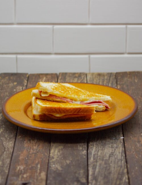 SANDWICH JAMÓN Y QUESO